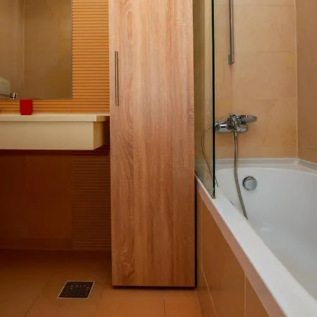 Gogh Vibe Rin Grand Apartment