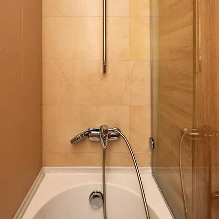 Gogh Vibe Rin Grand Apartment